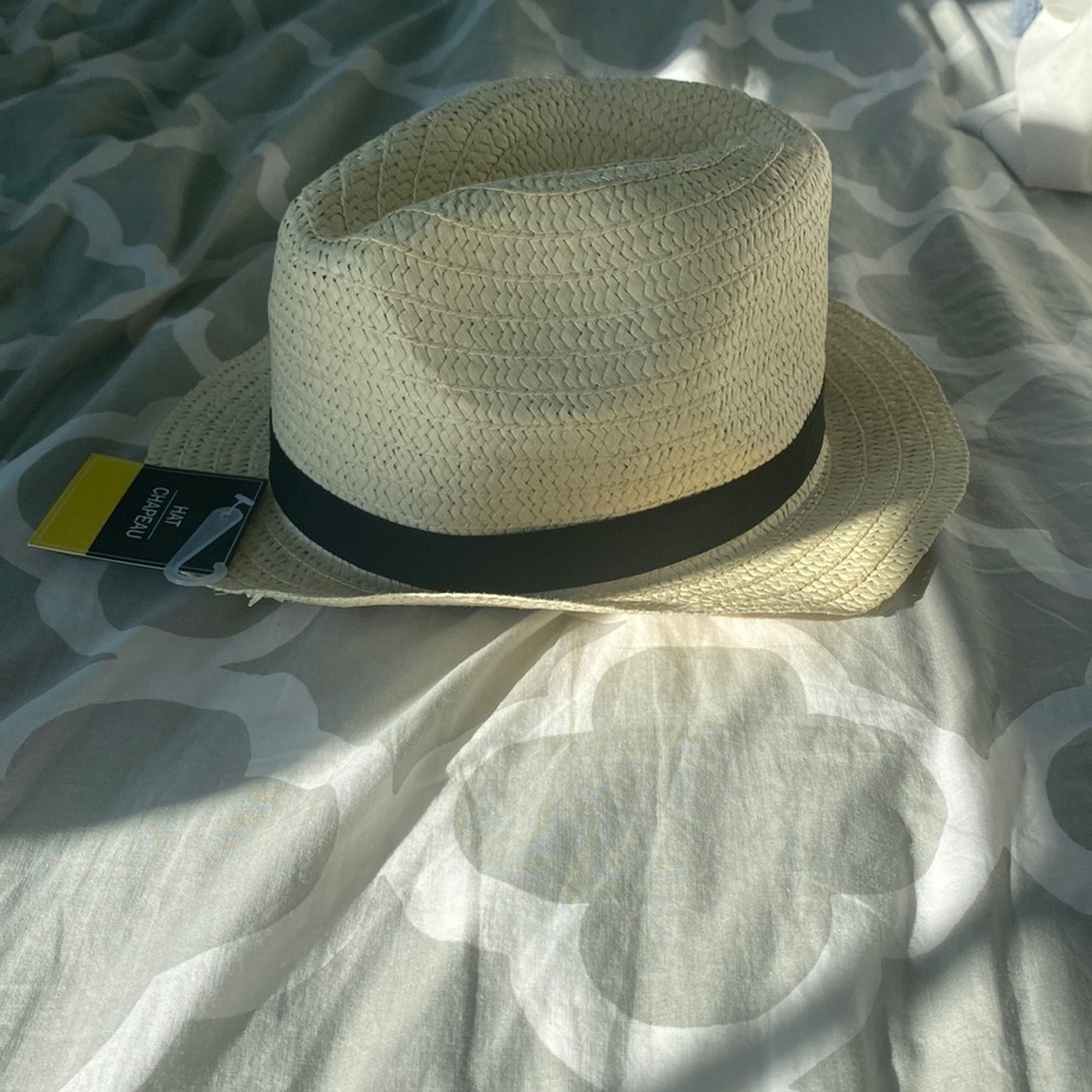 Cute hat (never worn)